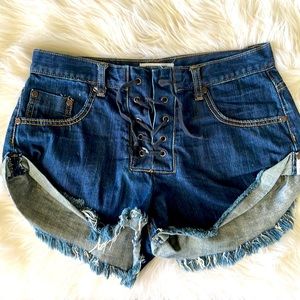 One Teaspoon Bandits Jean Shorts Size 25